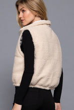 Load image into Gallery viewer, Reversible Fur Padding Vest