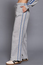 Load image into Gallery viewer, Contrast Line Detail Sweatpants