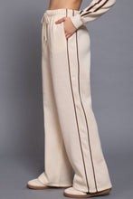 Load image into Gallery viewer, Contrast Line Detail Sweatpants