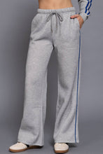 Load image into Gallery viewer, Contrast Line Detail Sweatpants