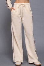 Load image into Gallery viewer, Contrast Line Detail Sweatpants