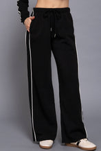 Load image into Gallery viewer, Contrast Line Detail Sweatpants