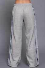 Load image into Gallery viewer, Contrast Line Detail Sweatpants