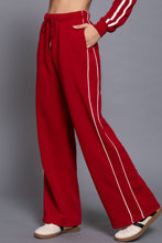 Load image into Gallery viewer, Contrast Line Detail Sweatpants